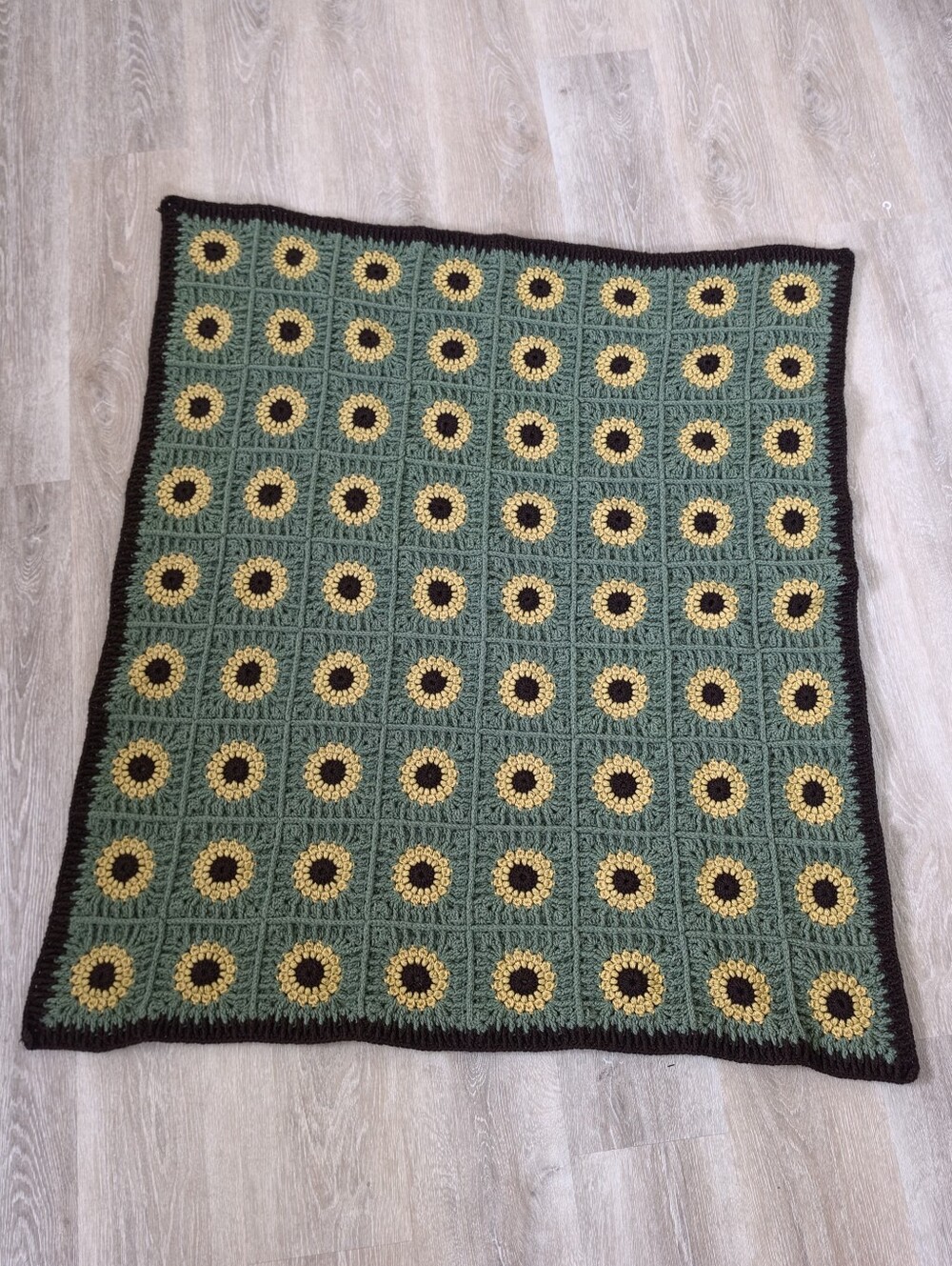 crocheted sunflower throw blanket/Lapghan Handmade Blanket